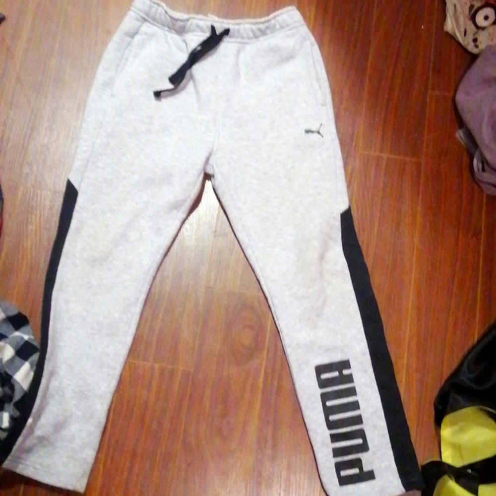Puma boys grey and black jogging pants size 7/8 medium soft knit PERFECT